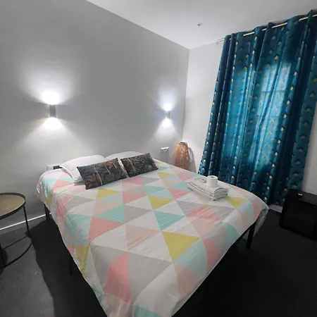 A 100m De Monaco, Cafe De Paris, Πανσιόν 3*